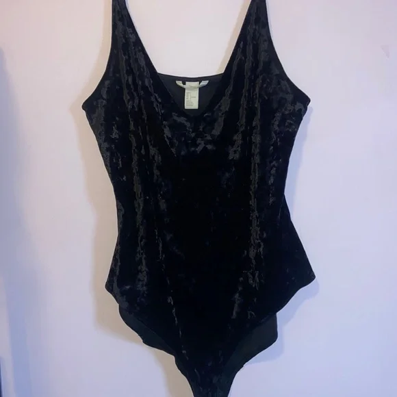 H&M Black velvet body Size Gently